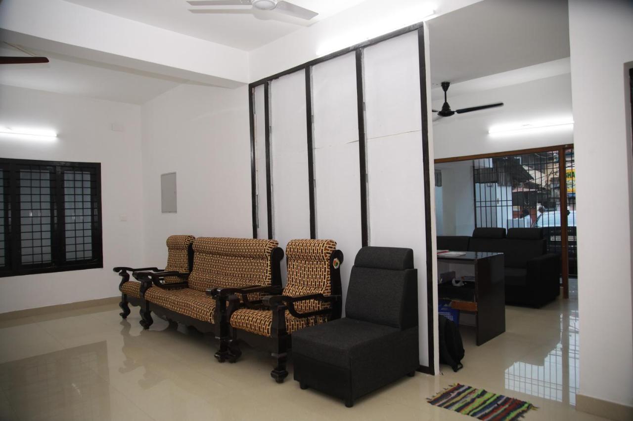 Meghna Residency Hotel Thiruvananthapuram Bagian luar foto