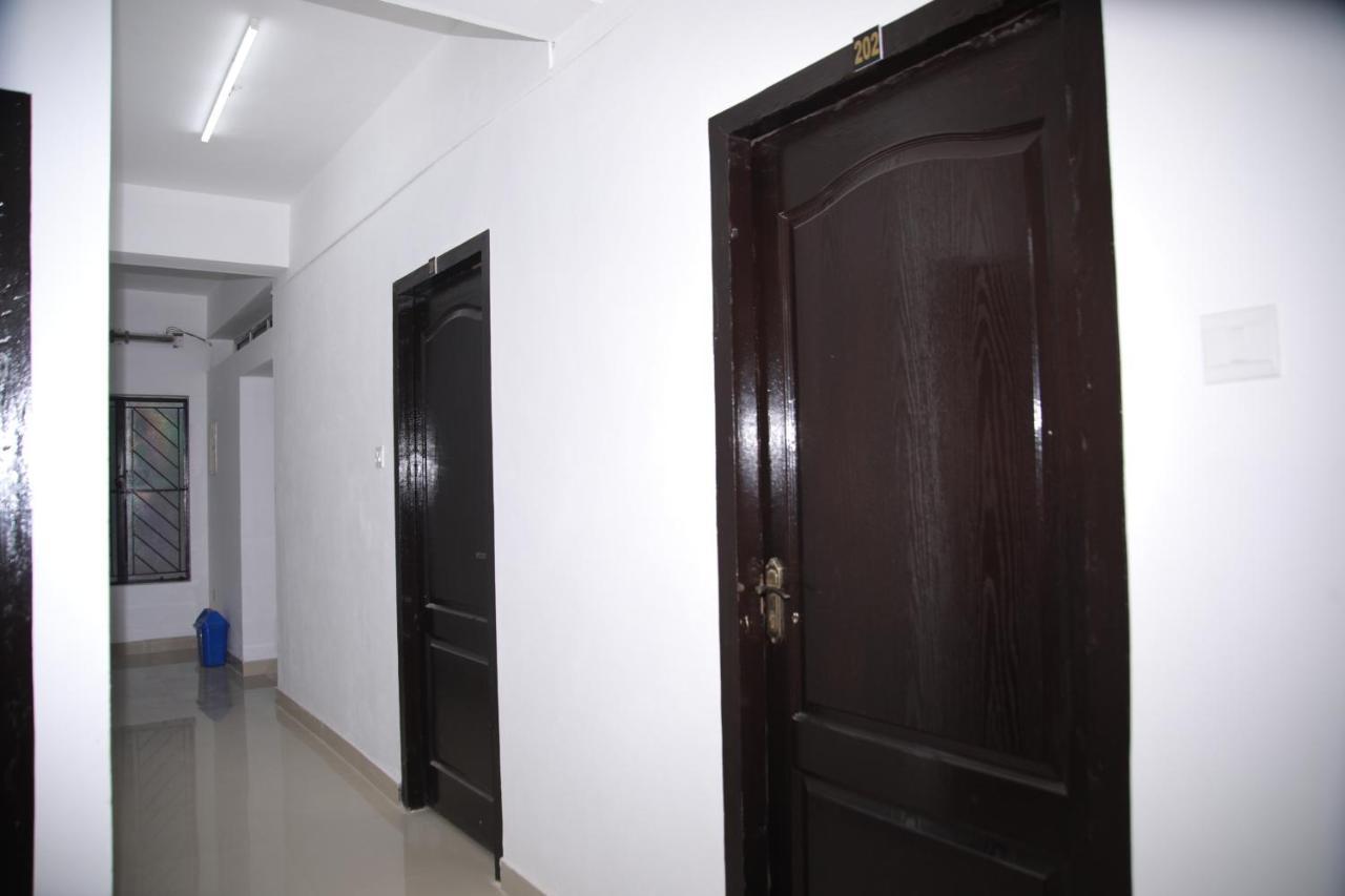 Meghna Residency Hotel Thiruvananthapuram Bagian luar foto