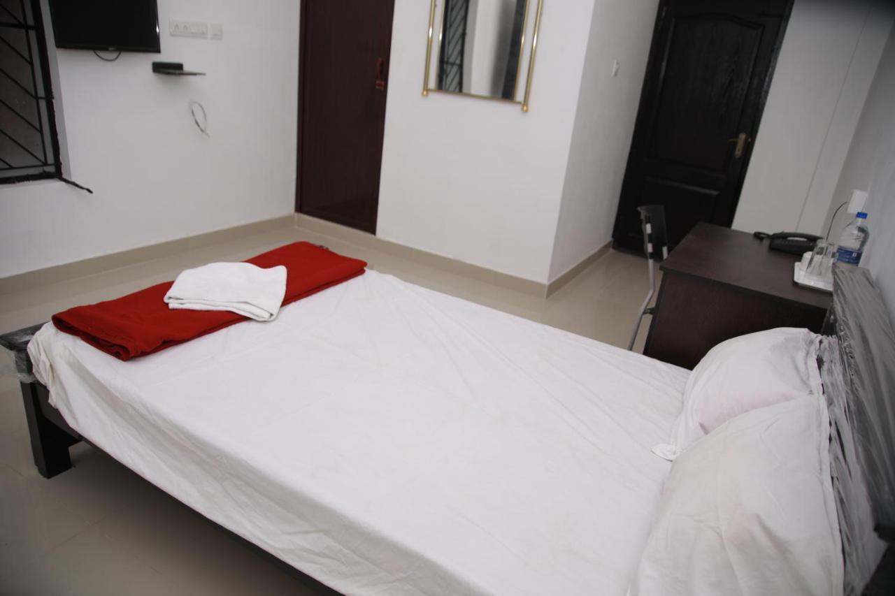 Meghna Residency Hotel Thiruvananthapuram Bagian luar foto