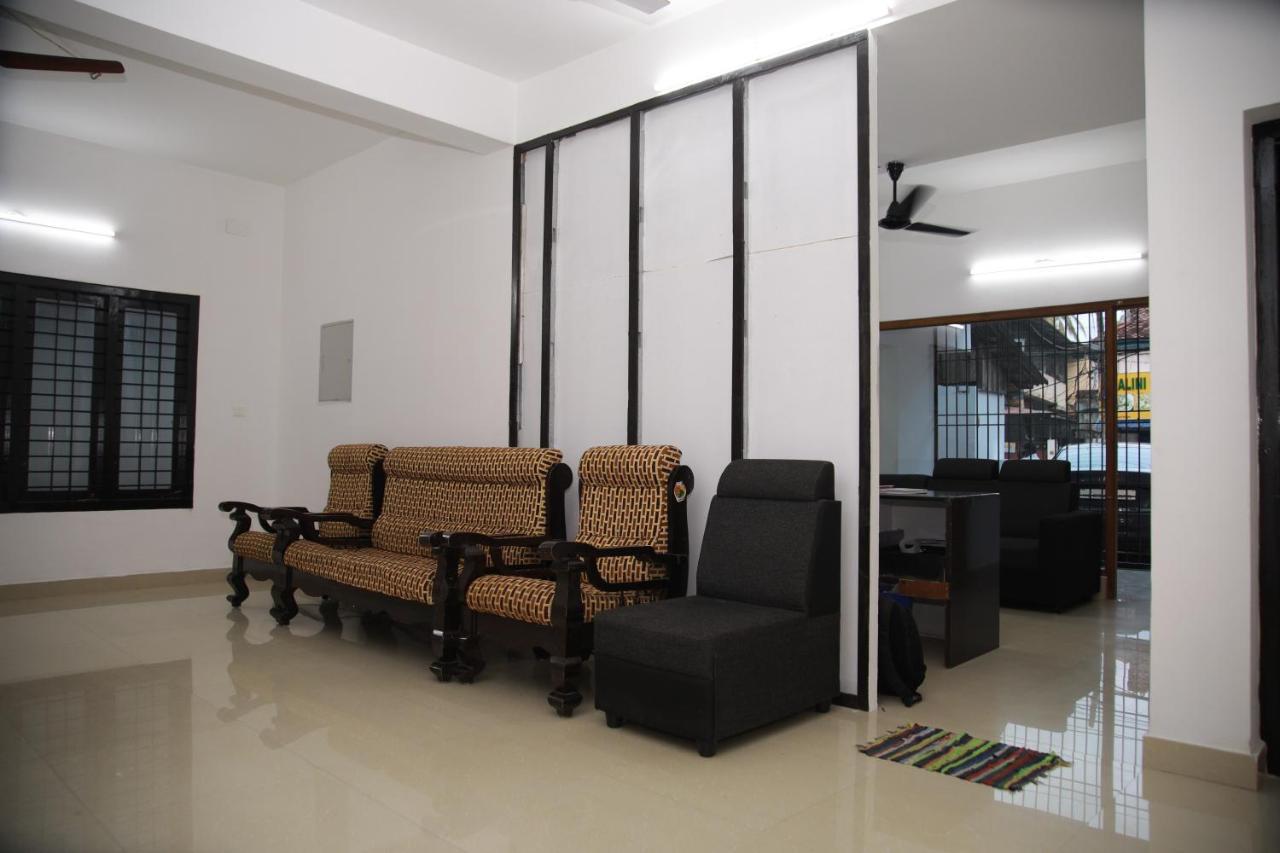 Meghna Residency Hotel Thiruvananthapuram Bagian luar foto