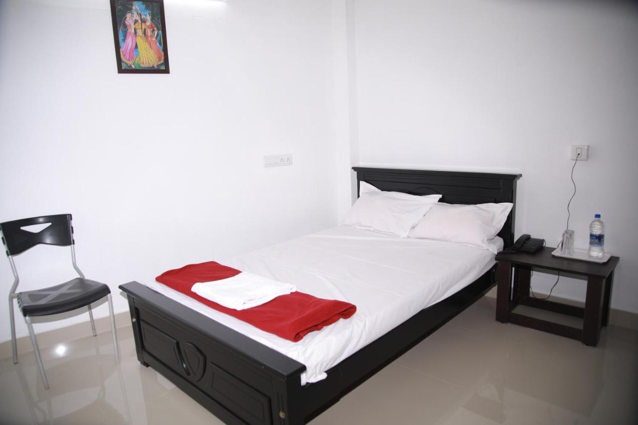 Meghna Residency Hotel Thiruvananthapuram Bagian luar foto