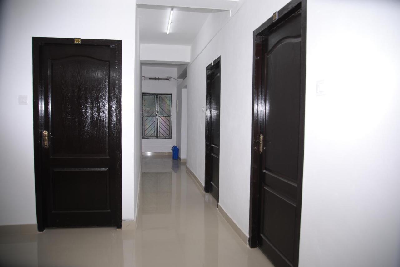 Meghna Residency Hotel Thiruvananthapuram Bagian luar foto