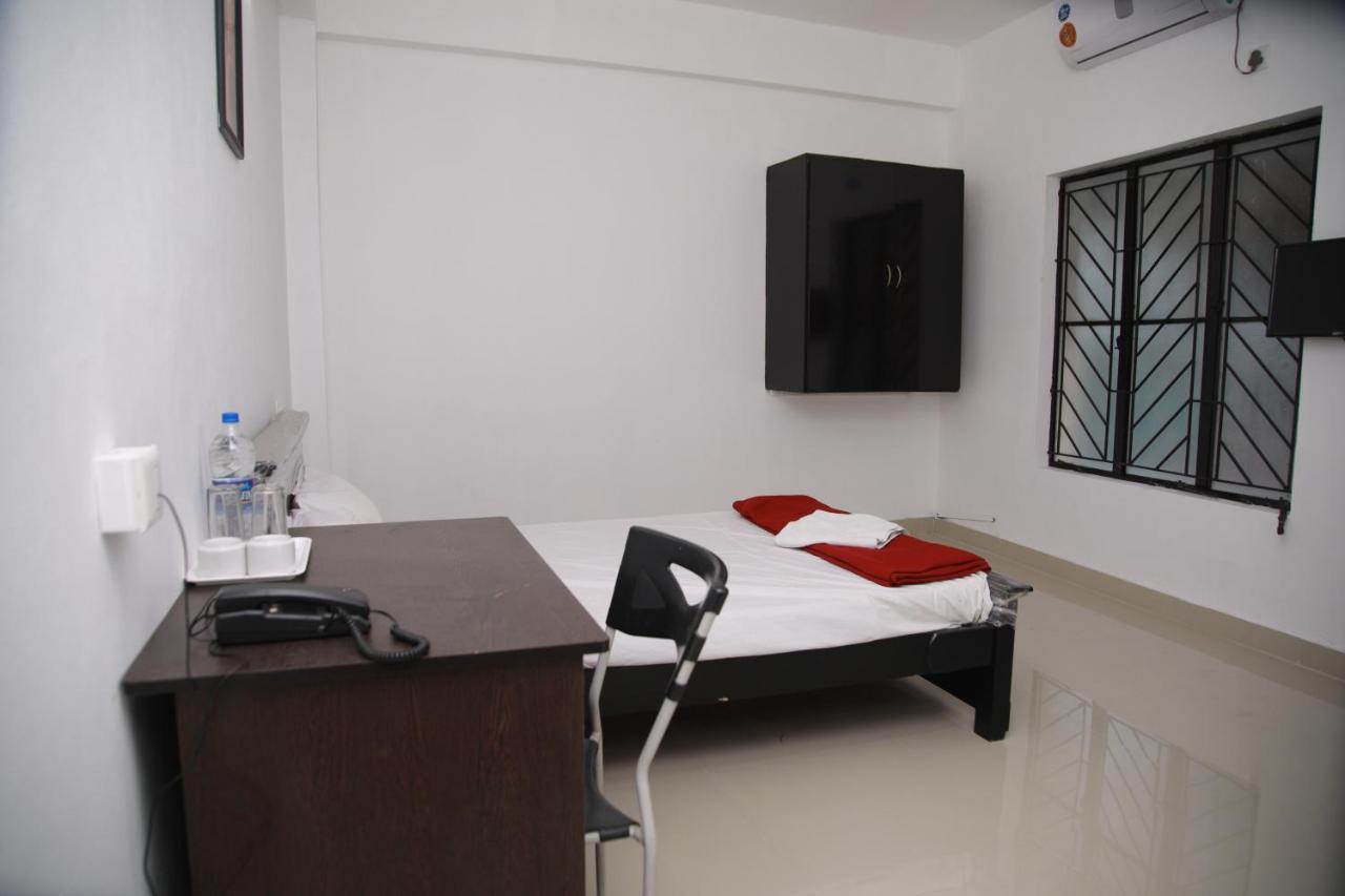 Meghna Residency Hotel Thiruvananthapuram Bagian luar foto