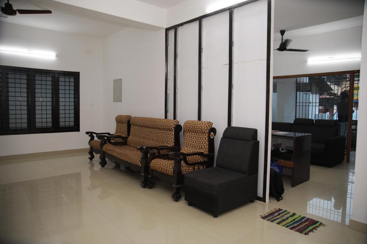 Meghna Residency Hotel Thiruvananthapuram Bagian luar foto