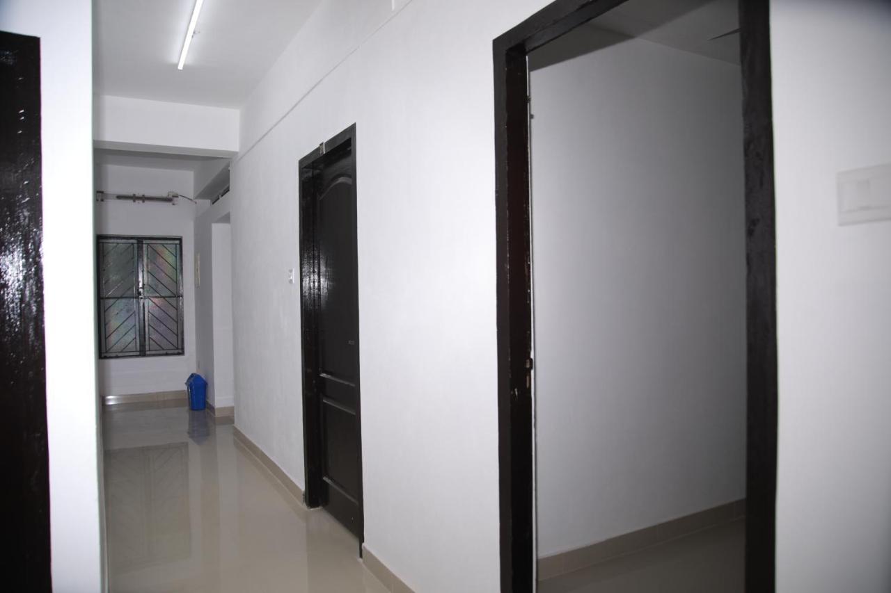 Meghna Residency Hotel Thiruvananthapuram Bagian luar foto