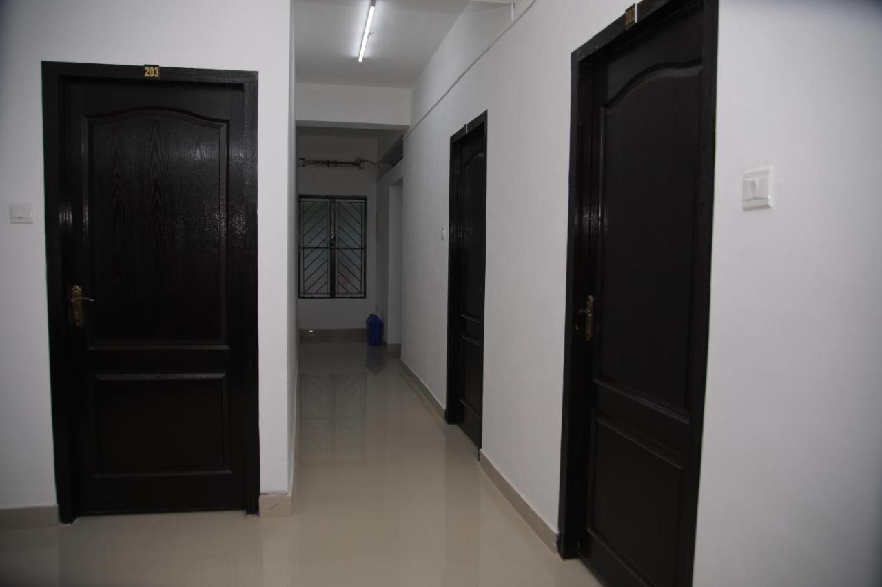 Meghna Residency Hotel Thiruvananthapuram Bagian luar foto