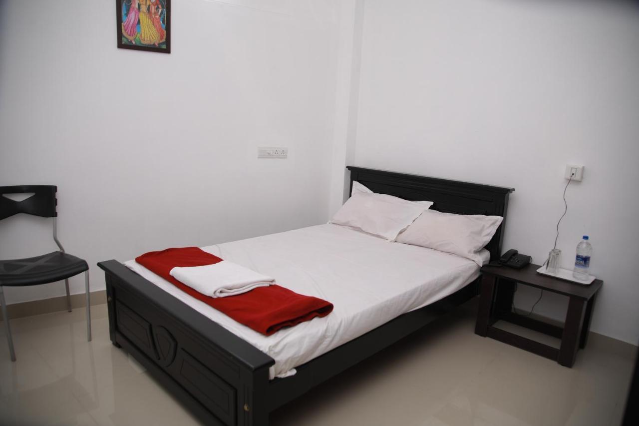 Meghna Residency Hotel Thiruvananthapuram Bagian luar foto