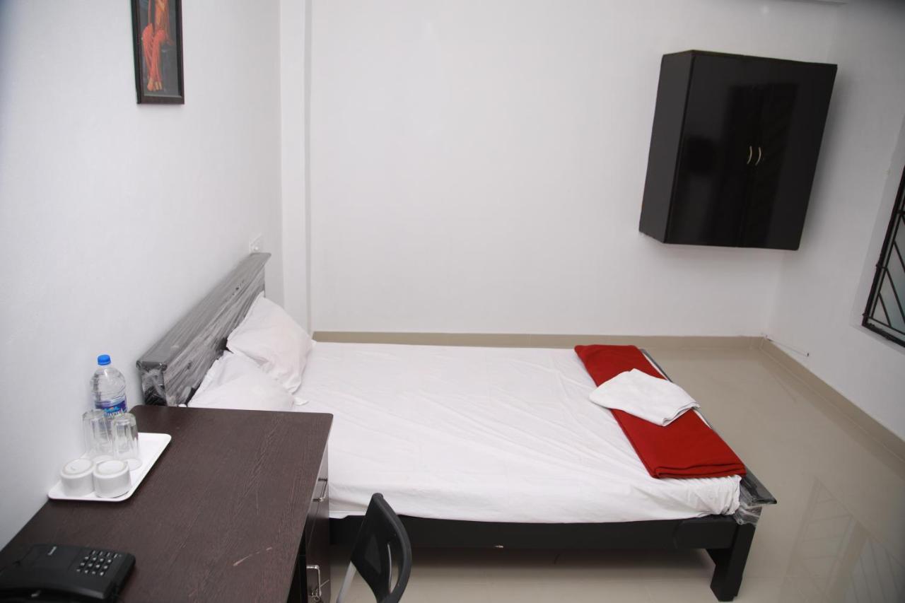 Meghna Residency Hotel Thiruvananthapuram Bagian luar foto