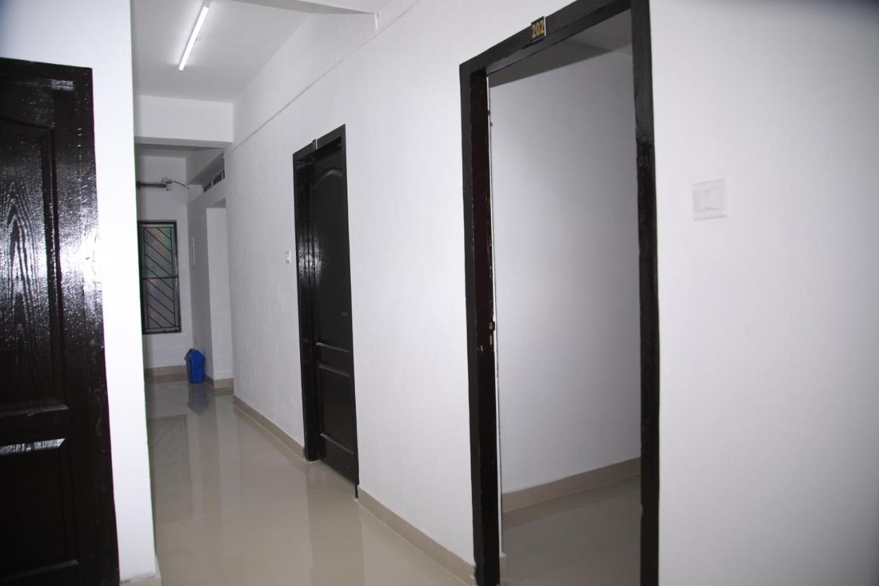 Meghna Residency Hotel Thiruvananthapuram Bagian luar foto