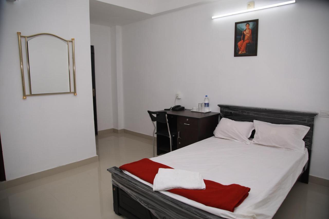Meghna Residency Hotel Thiruvananthapuram Bagian luar foto