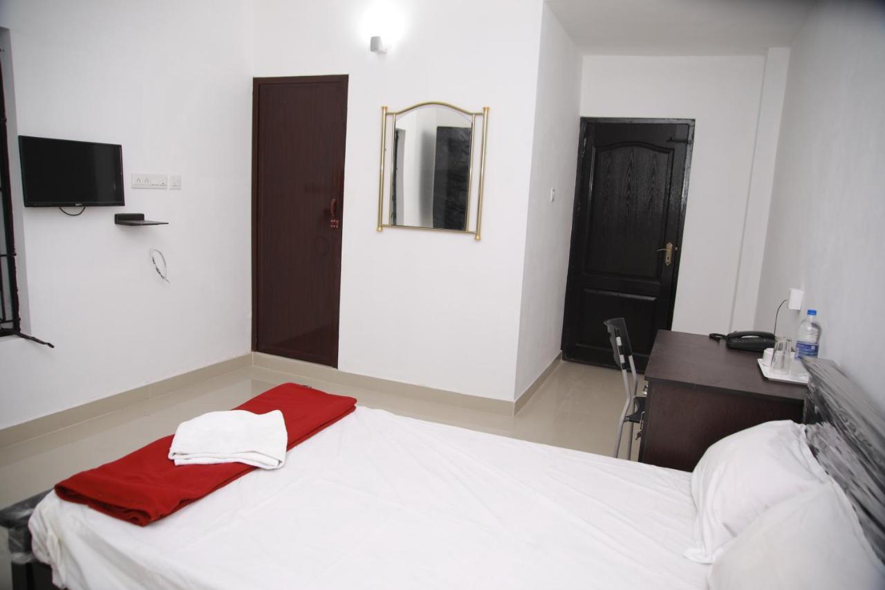 Meghna Residency Hotel Thiruvananthapuram Bagian luar foto