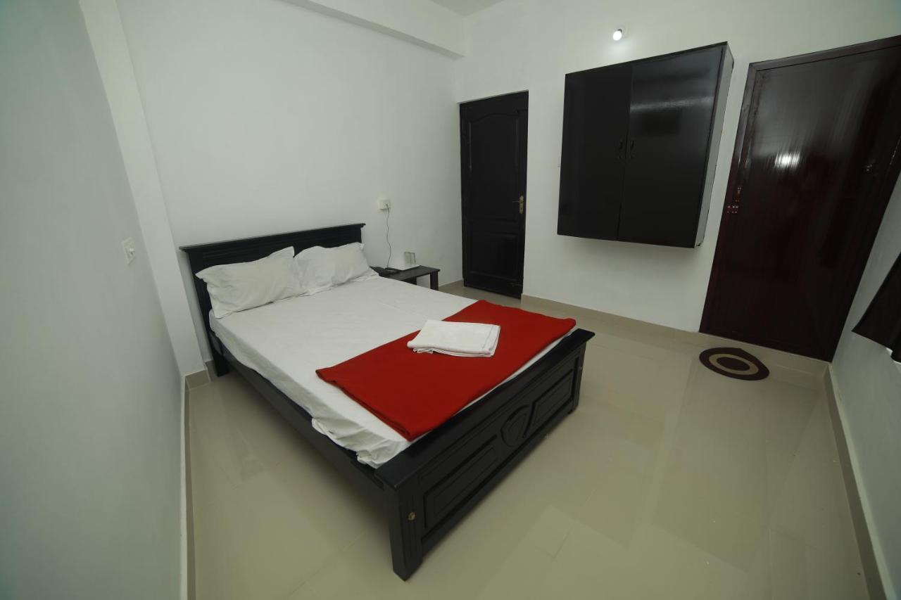 Meghna Residency Hotel Thiruvananthapuram Bagian luar foto