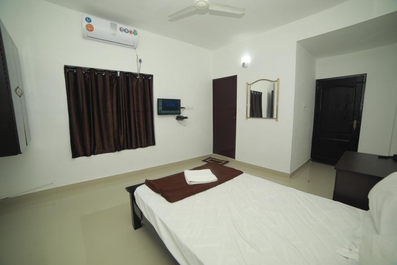 Meghna Residency Hotel Thiruvananthapuram Bagian luar foto