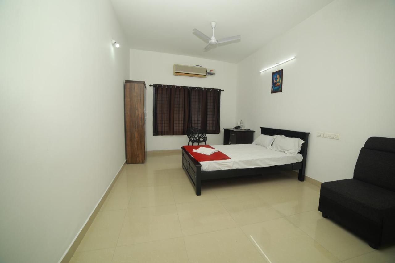 Meghna Residency Hotel Thiruvananthapuram Bagian luar foto