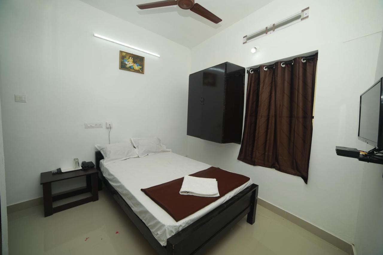 Meghna Residency Hotel Thiruvananthapuram Bagian luar foto
