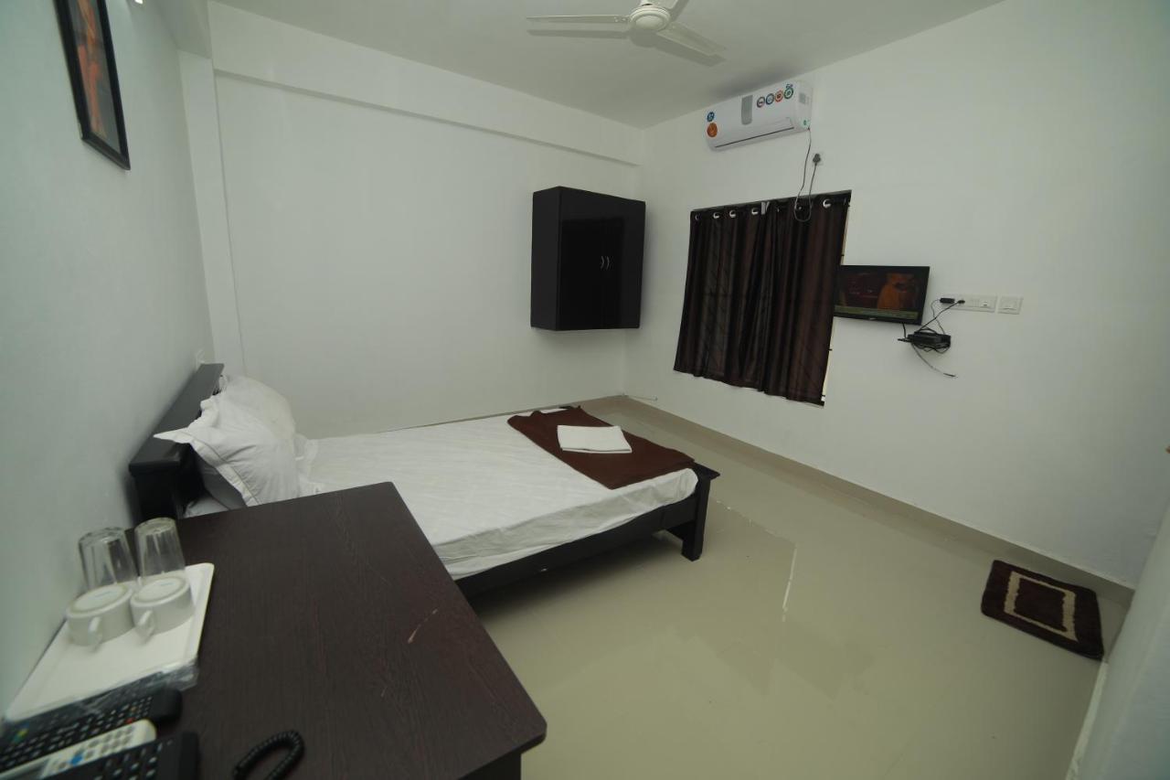 Meghna Residency Hotel Thiruvananthapuram Bagian luar foto