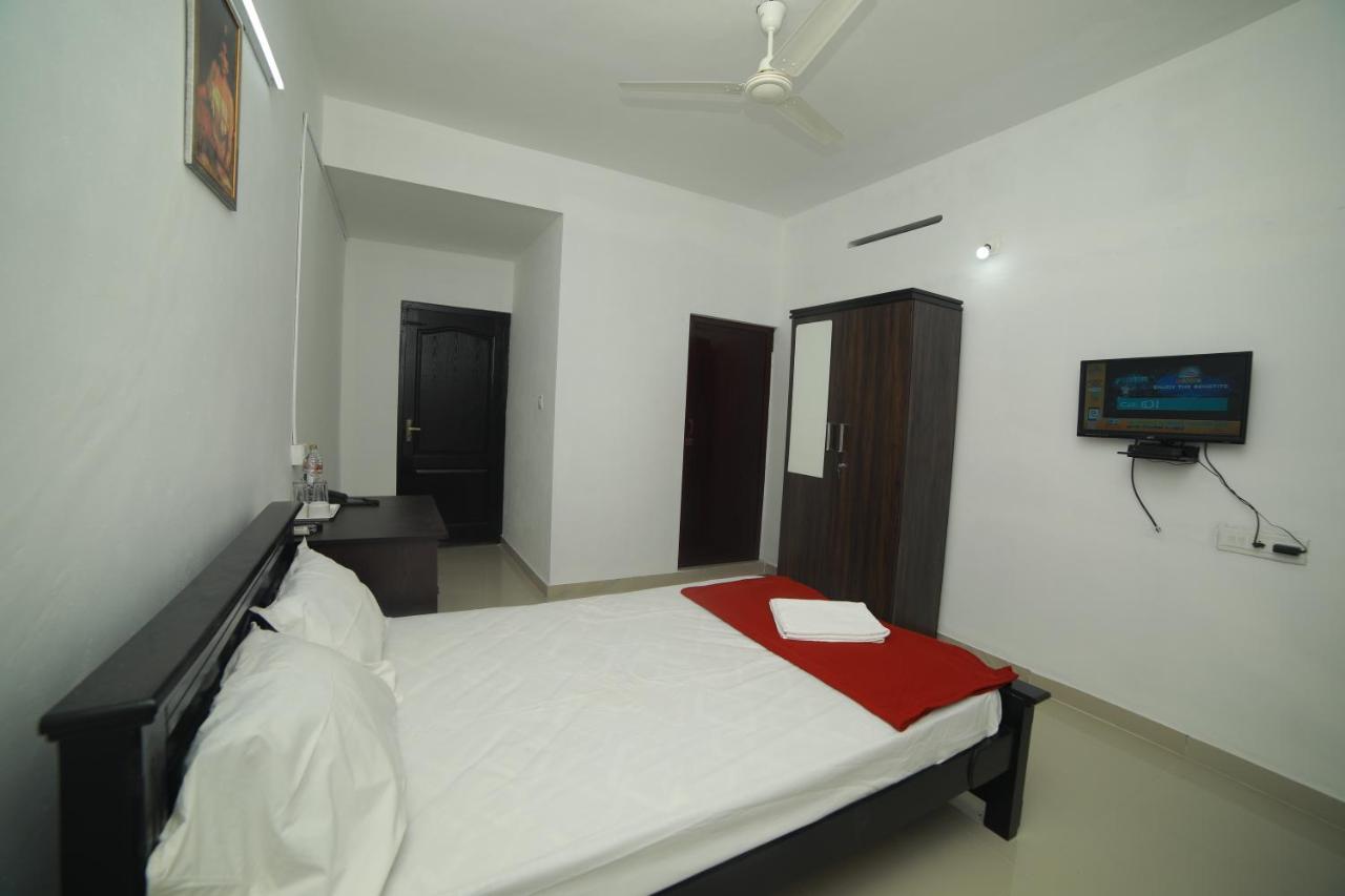 Meghna Residency Hotel Thiruvananthapuram Bagian luar foto