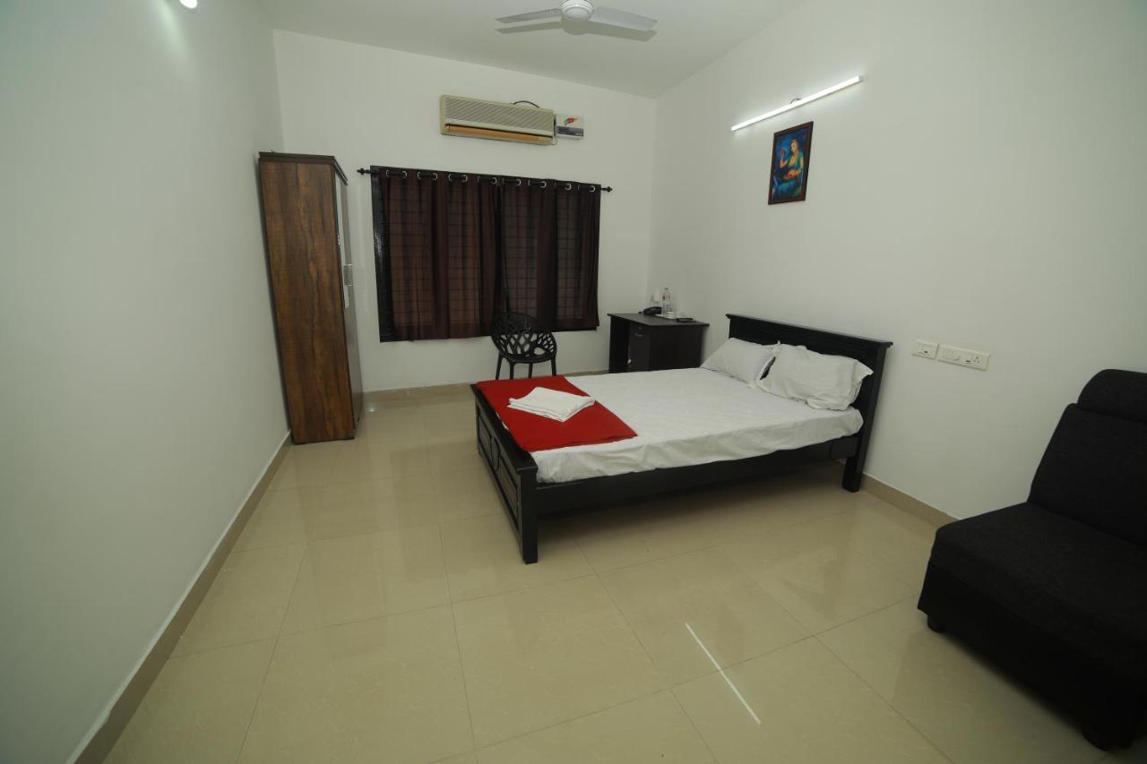 Meghna Residency Hotel Thiruvananthapuram Bagian luar foto