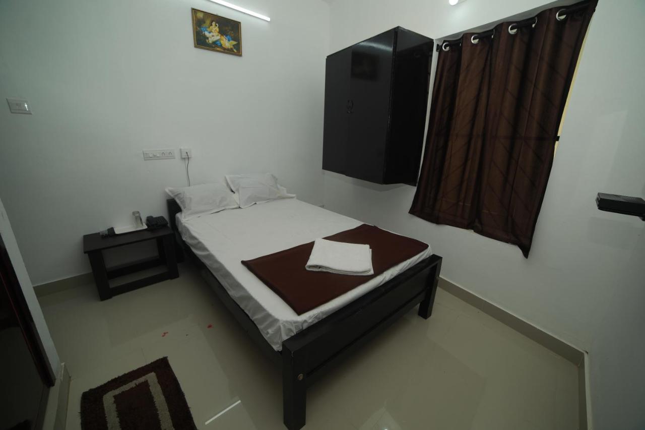 Meghna Residency Hotel Thiruvananthapuram Bagian luar foto