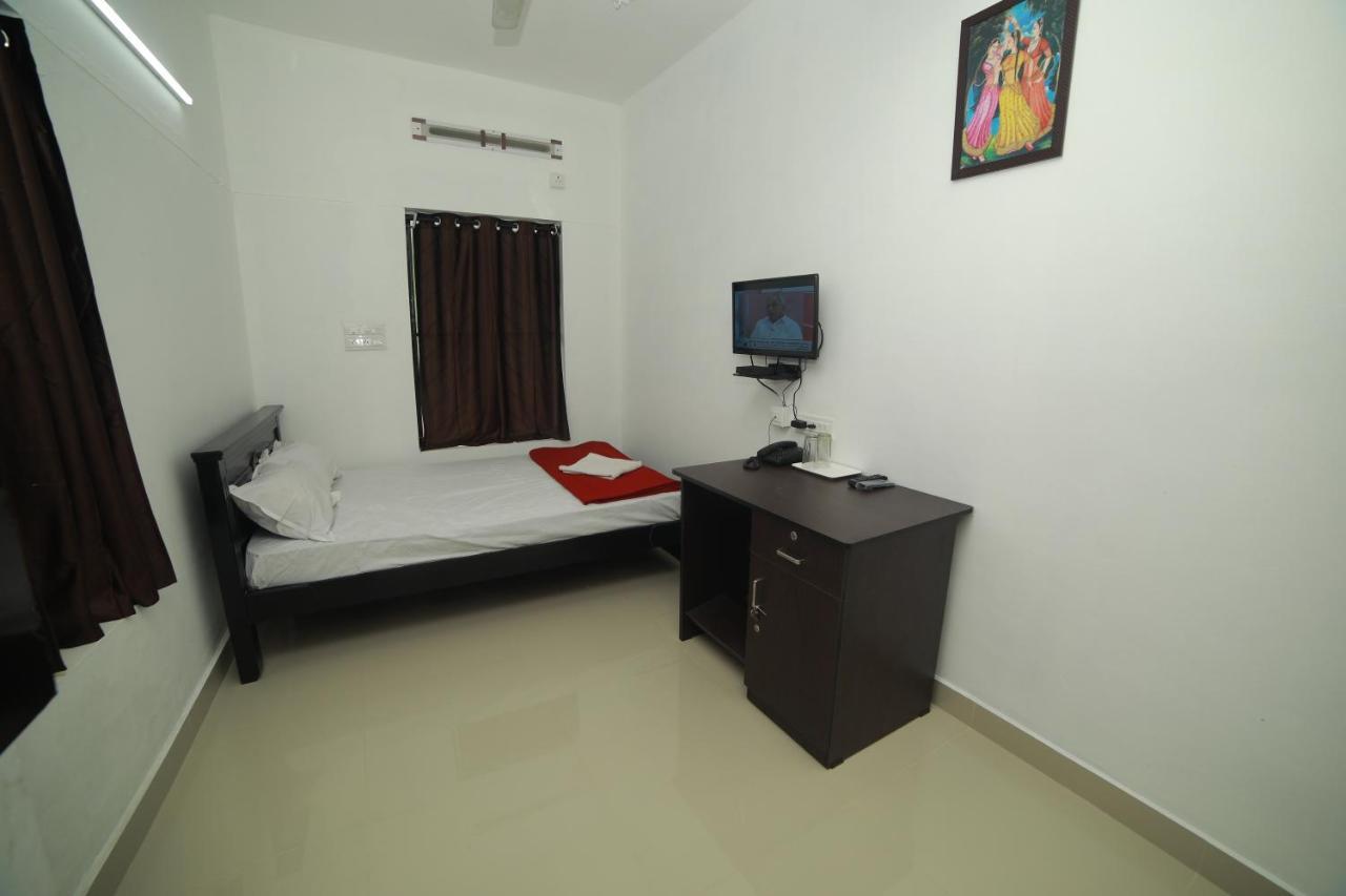 Meghna Residency Hotel Thiruvananthapuram Bagian luar foto