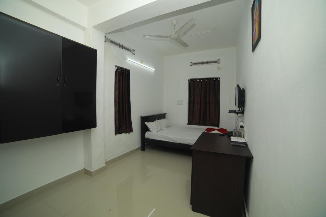 Meghna Residency Hotel Thiruvananthapuram Bagian luar foto