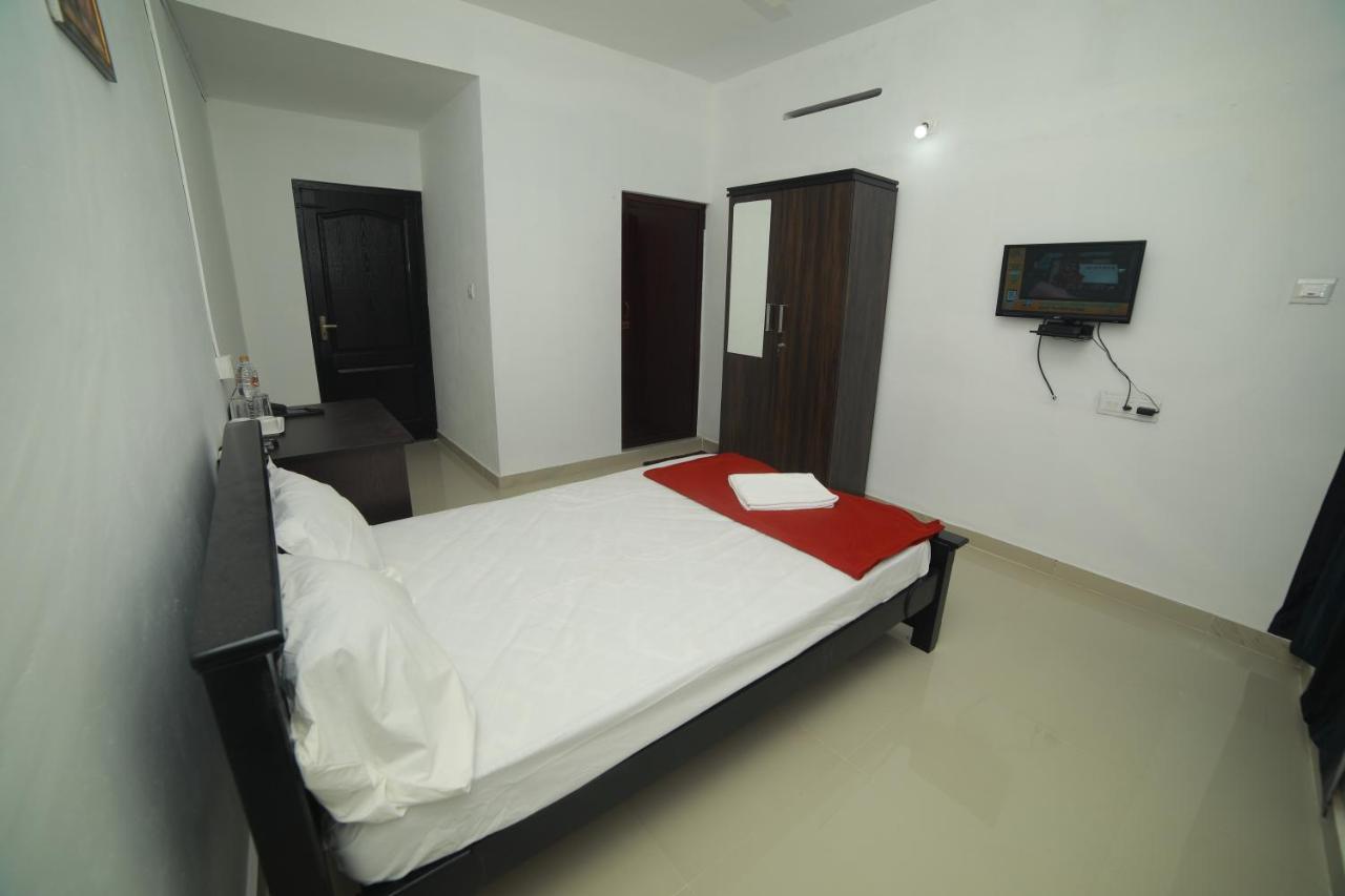 Meghna Residency Hotel Thiruvananthapuram Bagian luar foto