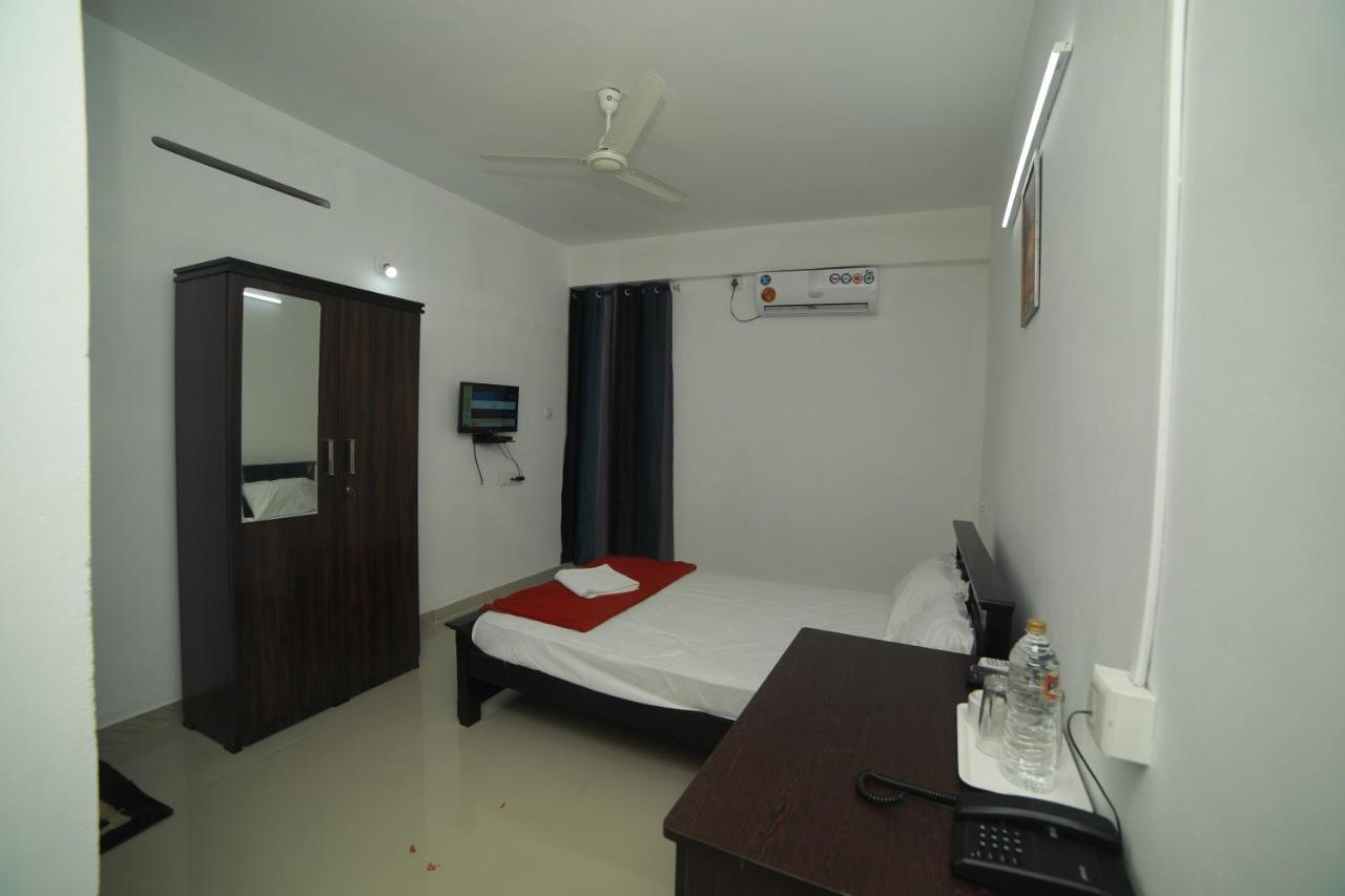 Meghna Residency Hotel Thiruvananthapuram Bagian luar foto