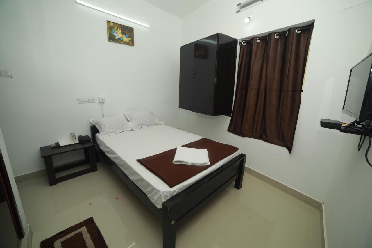 Meghna Residency Hotel Thiruvananthapuram Bagian luar foto