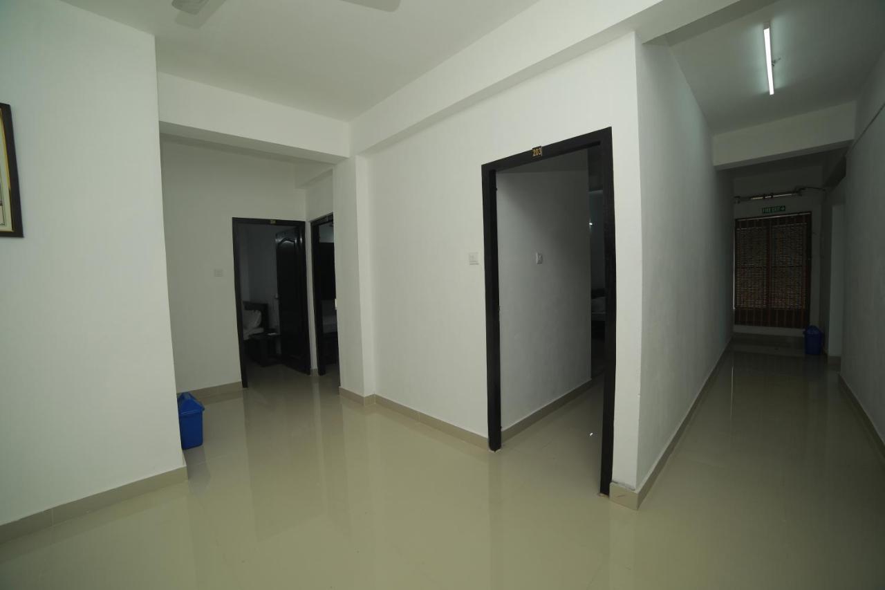 Meghna Residency Hotel Thiruvananthapuram Bagian luar foto