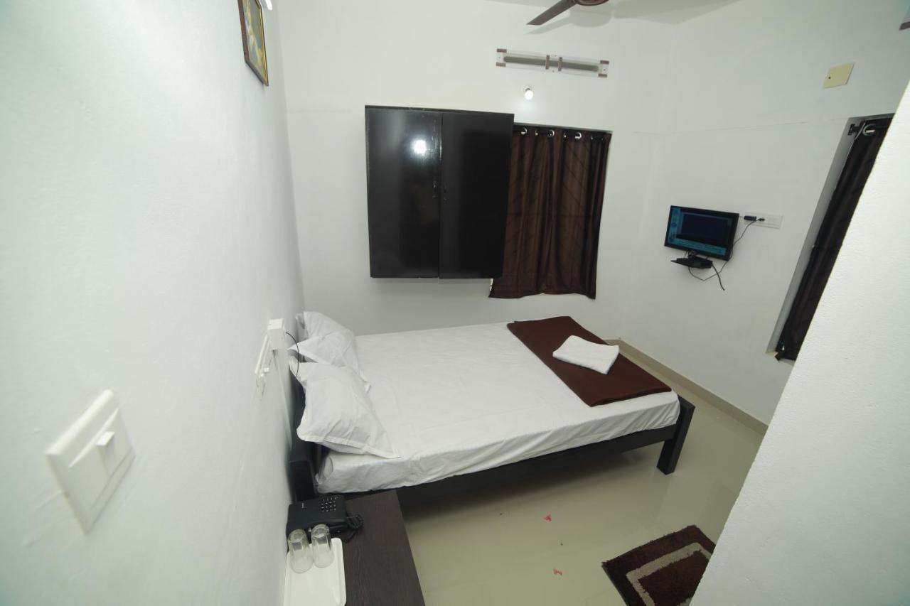 Meghna Residency Hotel Thiruvananthapuram Bagian luar foto