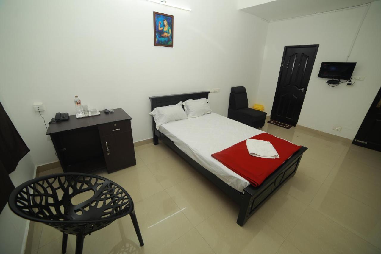 Meghna Residency Hotel Thiruvananthapuram Bagian luar foto