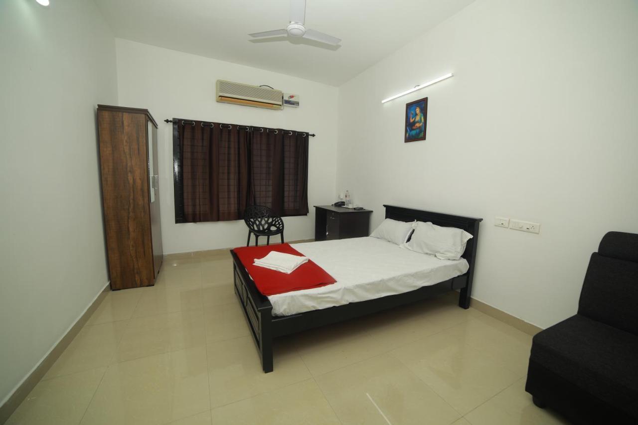 Meghna Residency Hotel Thiruvananthapuram Bagian luar foto