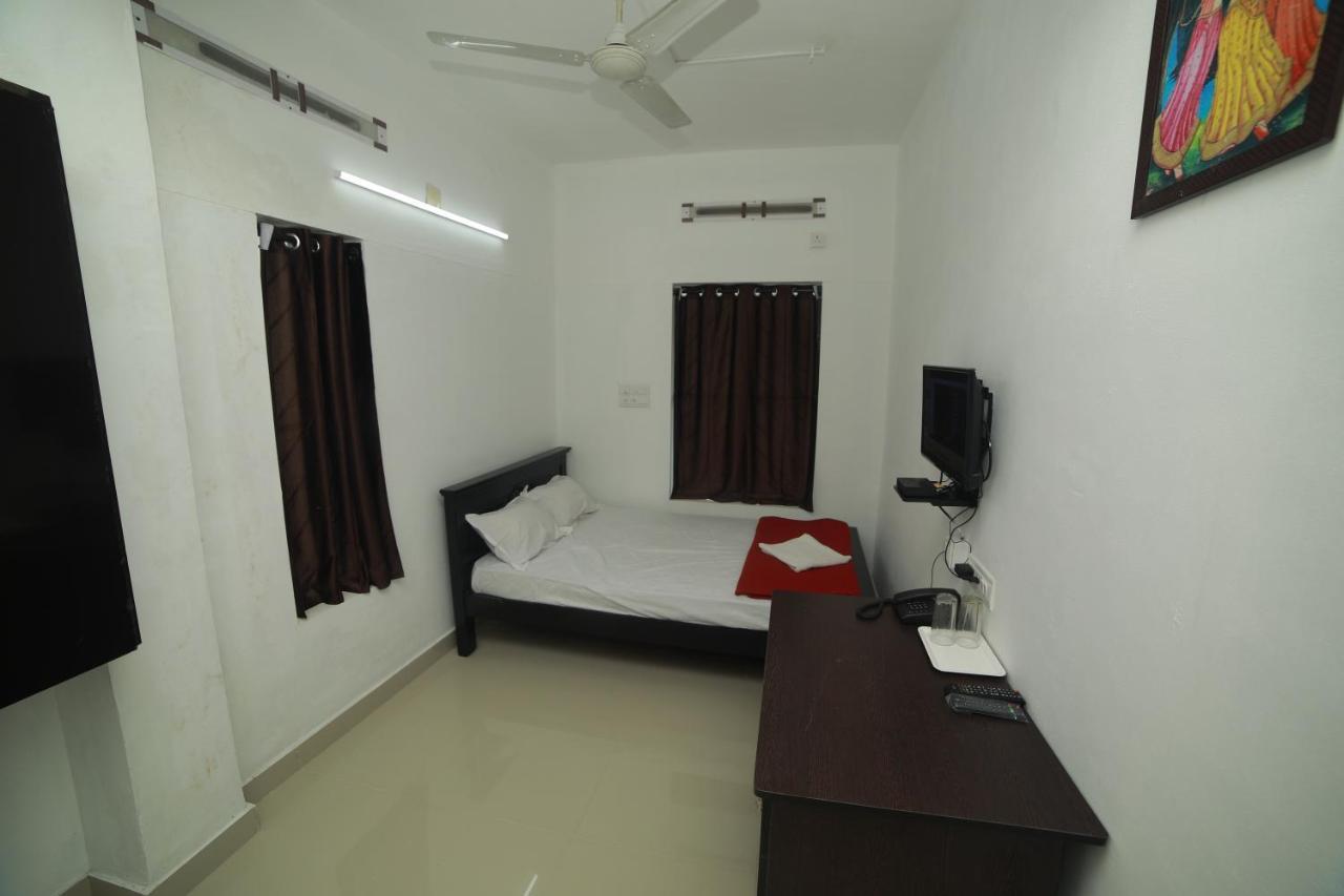 Meghna Residency Hotel Thiruvananthapuram Bagian luar foto