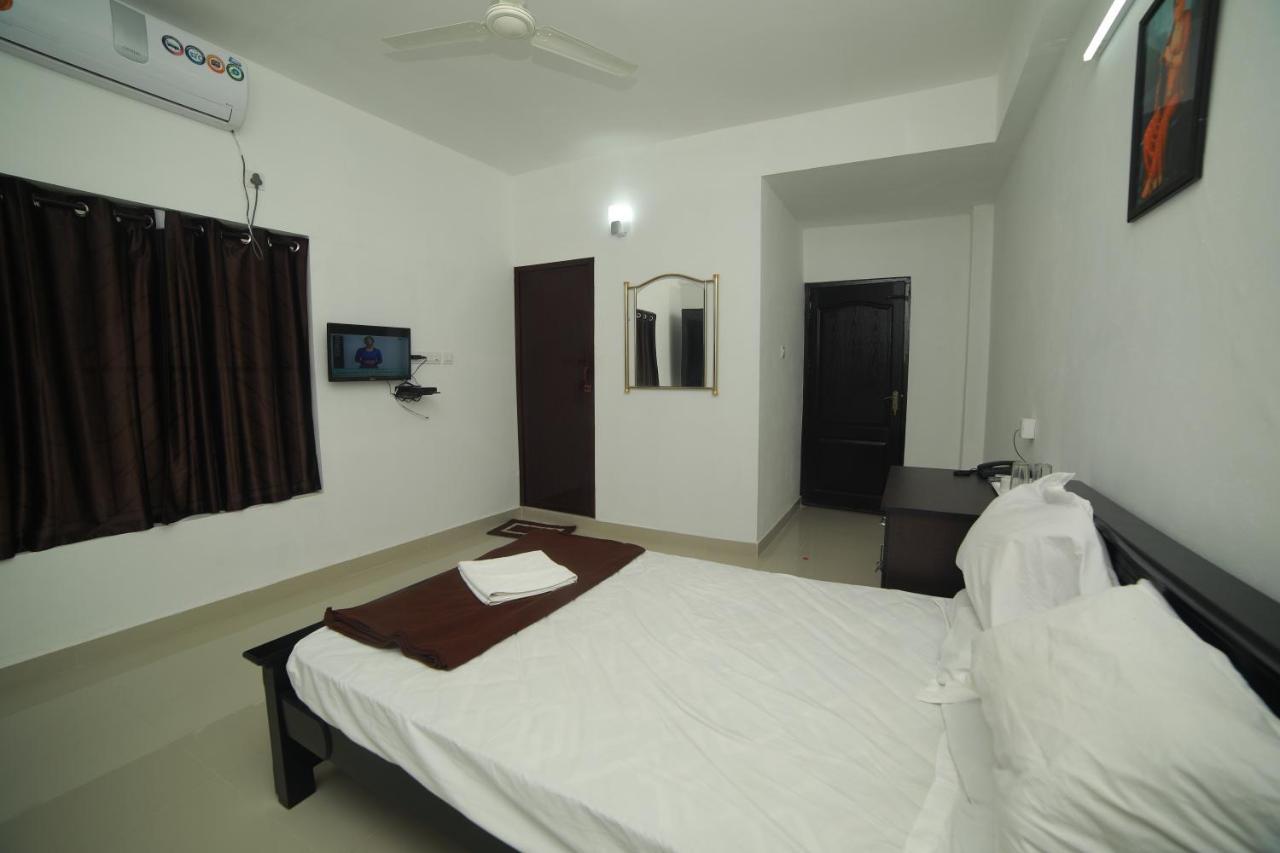 Meghna Residency Hotel Thiruvananthapuram Bagian luar foto